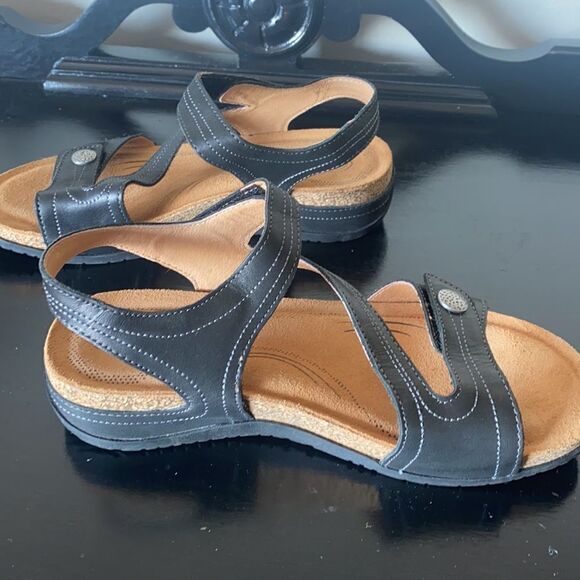 BIZA TULIP Sandals  - Picture 6 of 10
